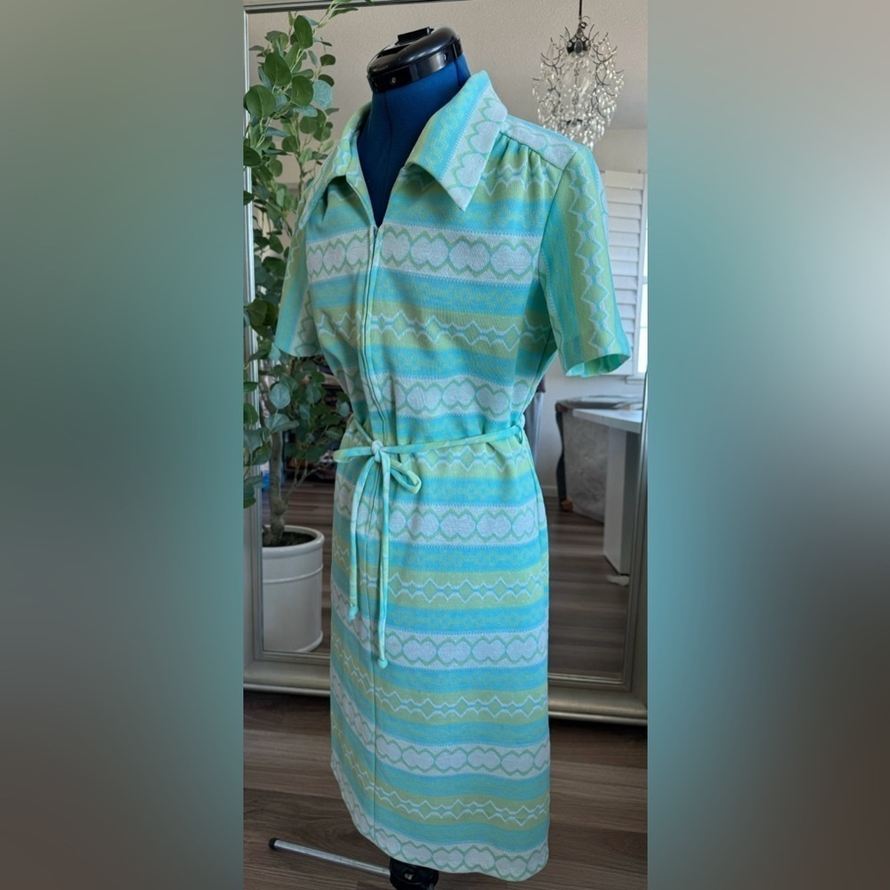 Vintage 70s Flutterby Mod Go Go Geometric Collared Zip Belt Dress - Picture 6 of 15